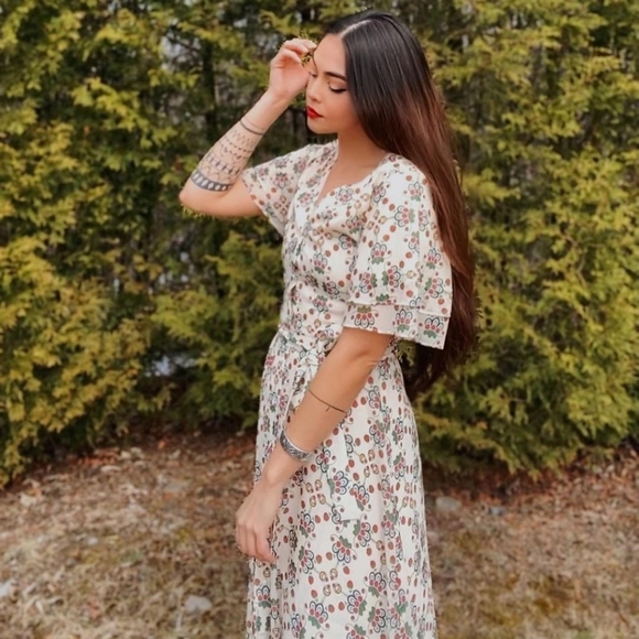 B. Yellowtail Tanna Rae Flutter Sleeve Dress Ivory Medium New With Tags - Picture 2 of 5